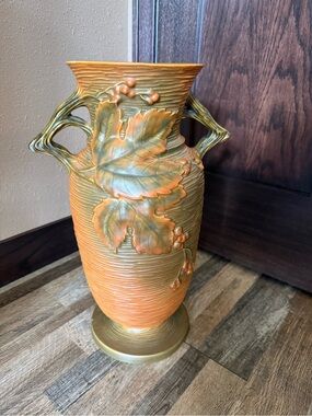 Roseville Bushberry Large Floor vase